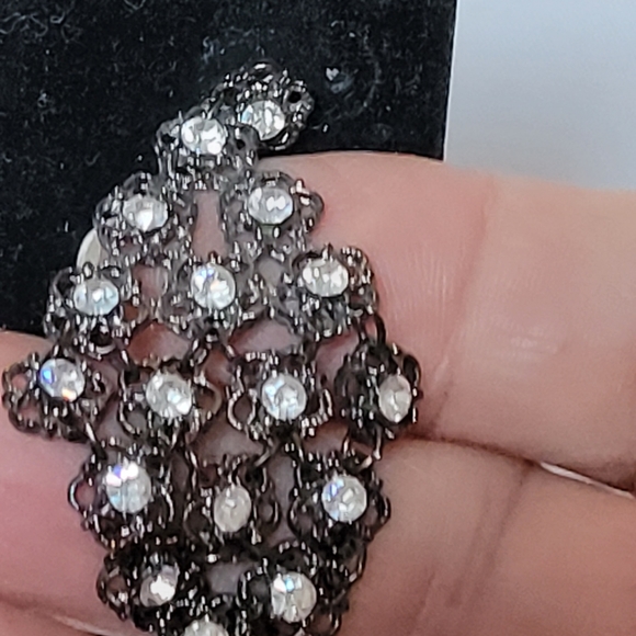 Austrian crystal vintage Amber Lee dangling earrings, perfect for parties. - Picture 3 of 6